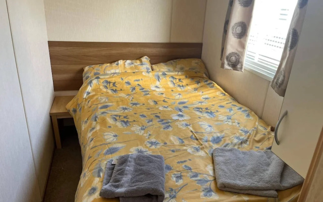 Super 3 Bedroom Pet Friendly Caravan With Decking