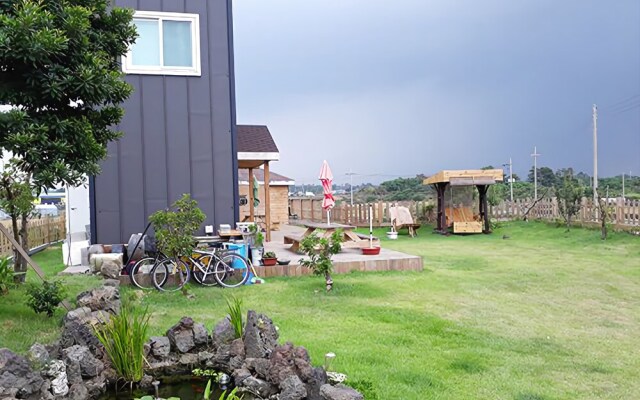 Jeju Kkamang House Pension