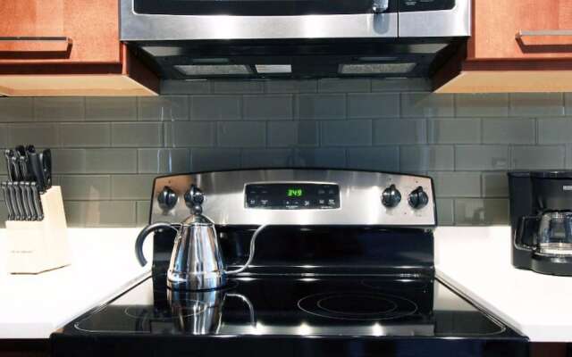 The Gulfstream - Vibrant Studio Heart of Downtown