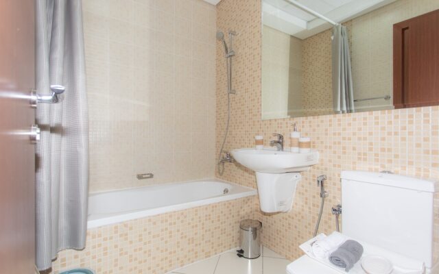 Lofty apt with panoramic view terrace