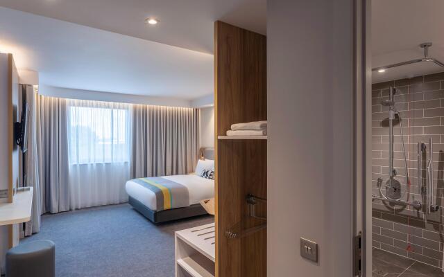 Holiday Inn Express Hotel Dublin Airport, an IHG Hotel