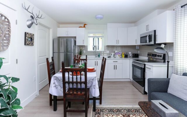 Tasteful 2 Bedroom Suite near Marine Gateway by Elevate Rooms