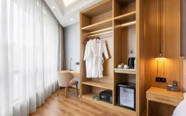 Su Shi Light Luxury Hotel (Shanghai Wujiaochang Fudan University Branch)