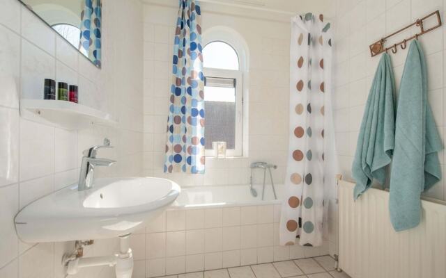 Restyled Villa With Dishwasher, Near the Beach