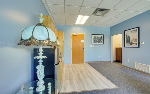 Conference Center & Pond: New Kensington Apartment