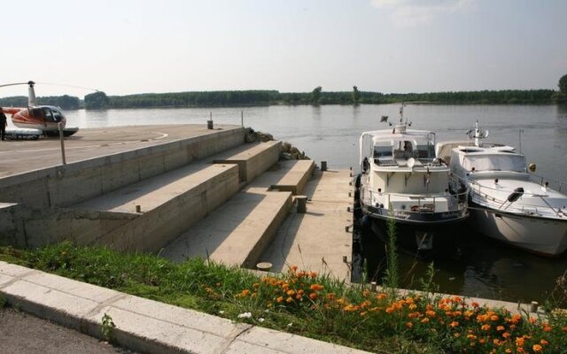 Отель Дръстър