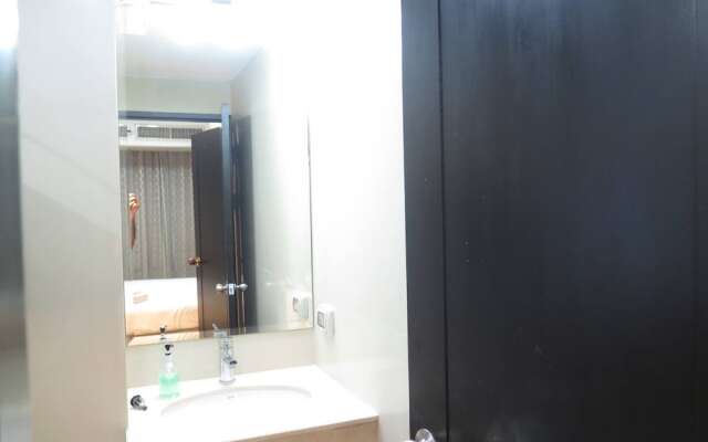 2A - 2 Bedroom Downtown Apartment With Shared Pool