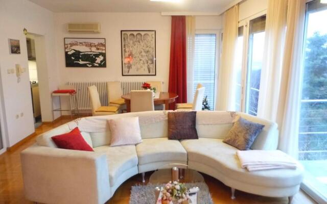 Apartments and Rooms Trsje