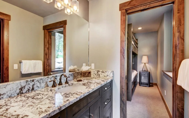 Slope View  3 Bedroom Townhouse by RedAwning