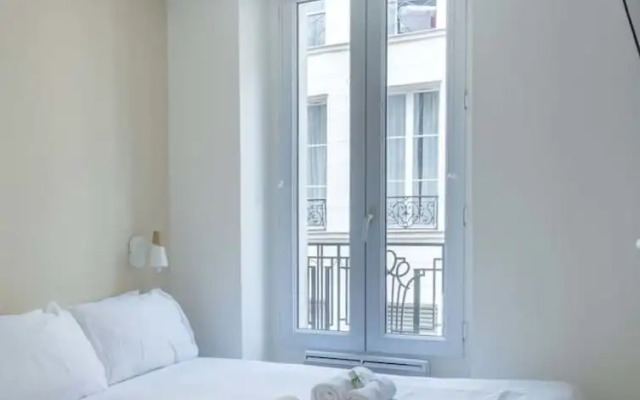 Lavie Maison Parisian Aircon Gem