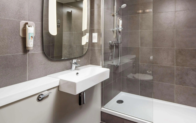 ibis Holloway Circus