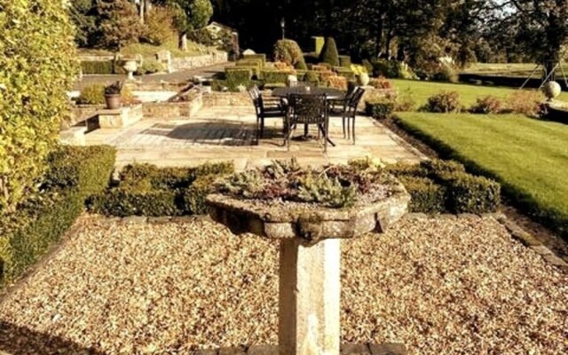Exceptional Unique 5 Bedroom Manor House
