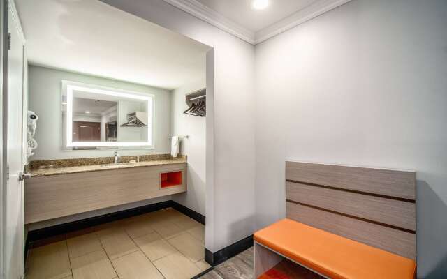 Travelodge Inn & Suites by Wyndham Bell Los Angeles Area