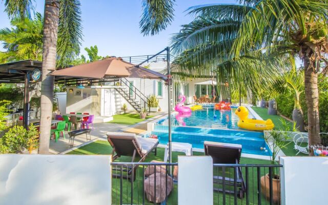 Happy-Home Pool Villa