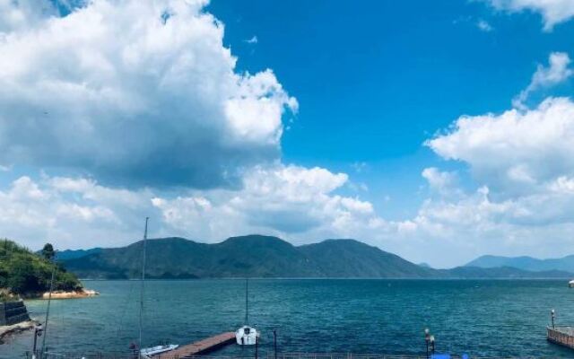 Taiping Lake share a beautiful night