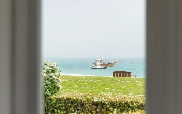 Wonderful Seafront Home - Panoramic Ocean Views