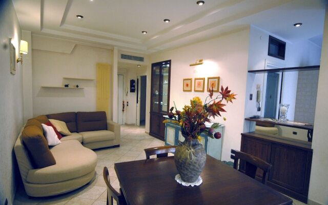 Roma Chic House - Delightful Luxury Apartment 3 People, With Jacuzzi