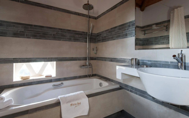 Poikilma Alonissos Villas