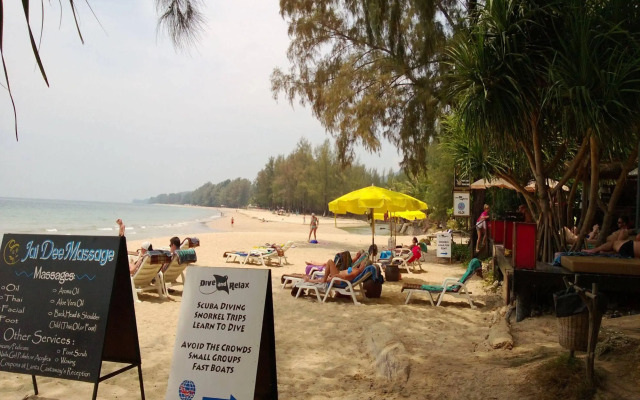 Lanta Castaway Beach Resort