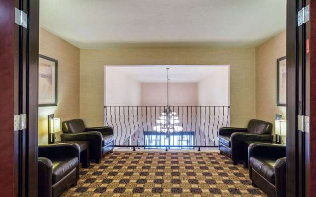 Quality Suites Huntsville Near University