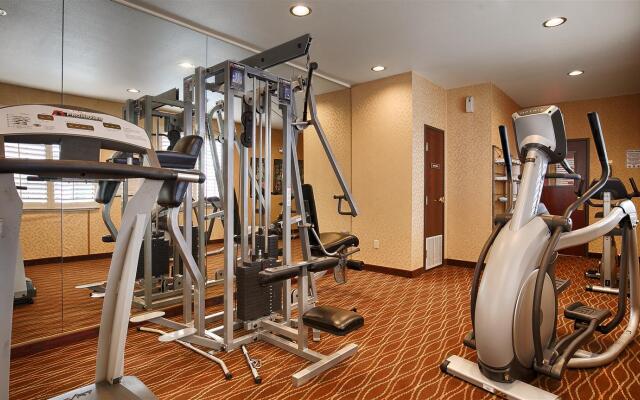 Best Western Plus Crown Colony Inn & Suites