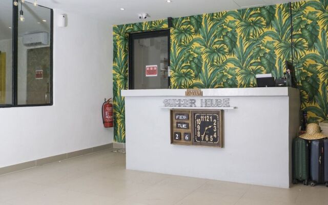 OYO 90121 Summer House Bed & Cafe