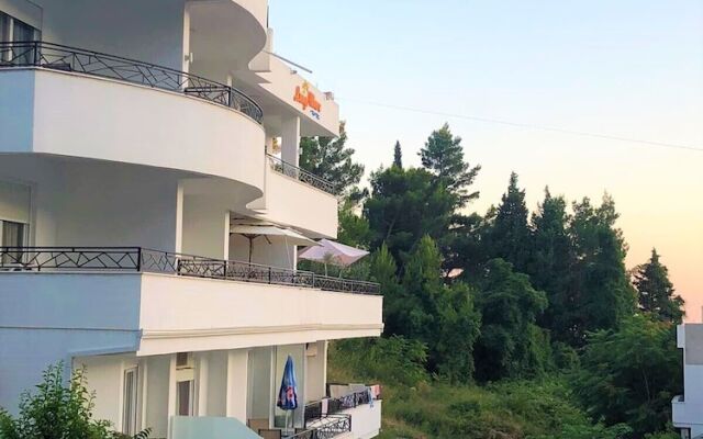 The Rooftop Apartment with Sea view