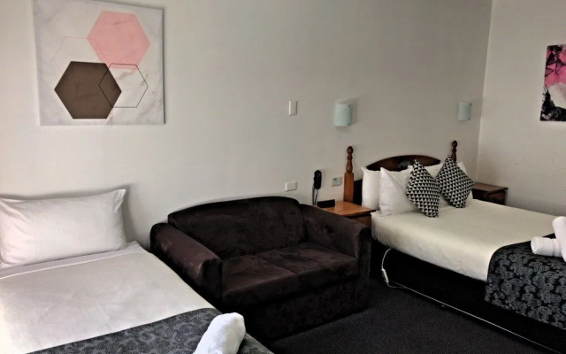 New England Motor Inn