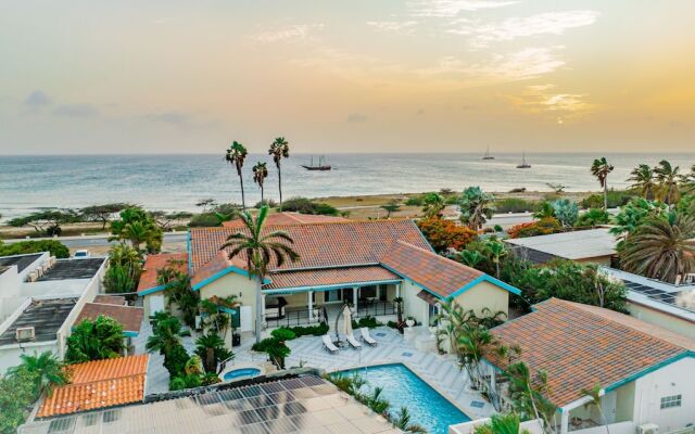 Massive Oceanfront Villa - Spa - Sauna - Gameroom - Malmok!