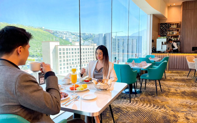 Safi Royal Luxury Metropolitan
