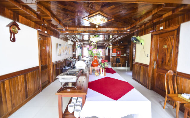 San San Hotel