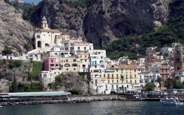 Romantic Apartment With Hot Tub
