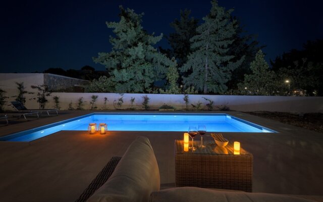 Casa Bianca Villa With Private Pool