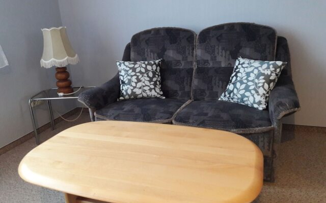 Charming Apartment in Daun Near Lake