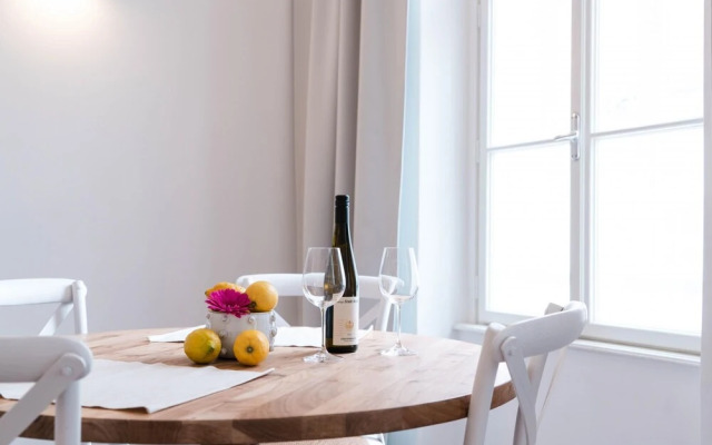 Deluxe Apartment in the Historic Centre With Private Parking