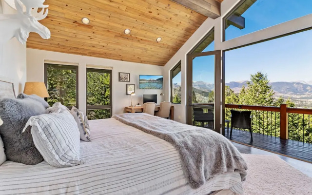 Terra Furma Luxury Vacation At Windcliff 4 Bedroom Home by RedAwning