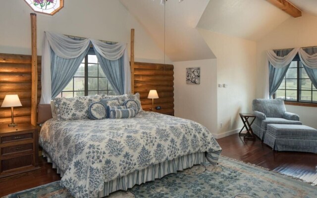 Quarter Horse Inn / Orchid Room