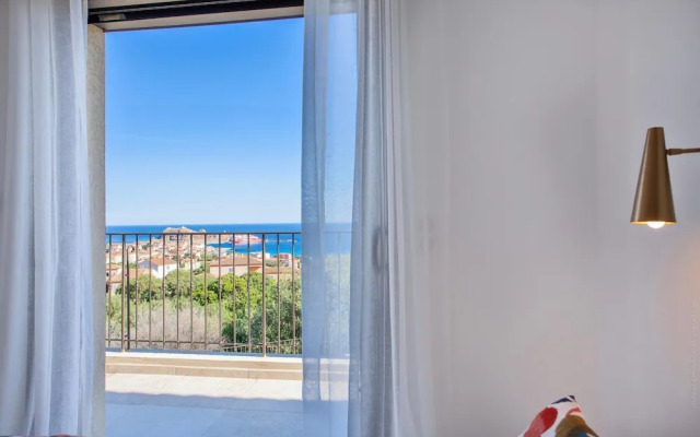 Superb Villa With Pool and sea View