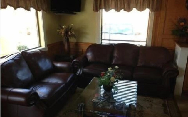 Downtowner Inn and Suites Hobby