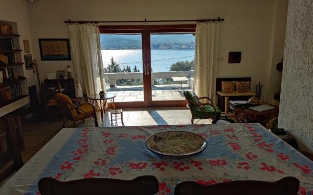 Lito's dream villa by the sea!