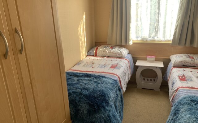 Lovely 2 Bed Chalet in Clacton-on-sea