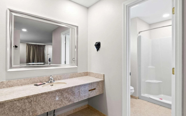 Econo Lodge Bethel - Danbury