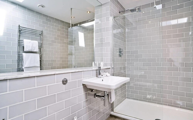 JOIVY Luxury George Street Apartments: Castle Suite
