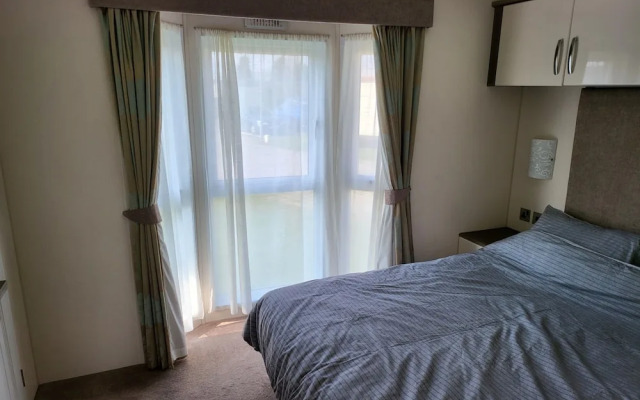 2br-sleeps6-fireplace-parking-patio-seaside