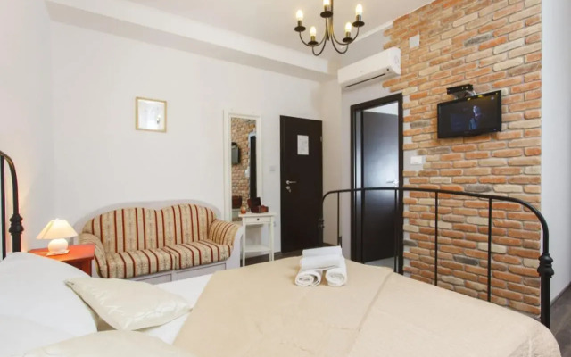Prior Suites Split