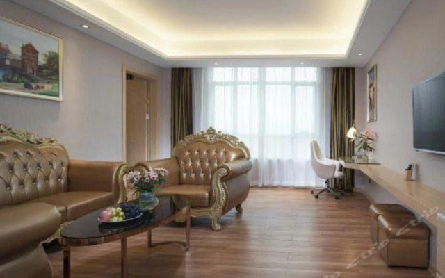 Vienna International Hotel(Puning High Speed Railway Station Store)