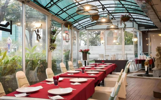 Collection O Howard Square Boutique Hotel