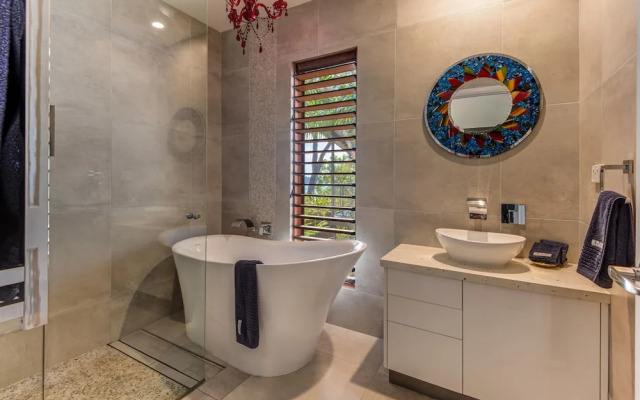 Heliconia 10 Newly Renovated House