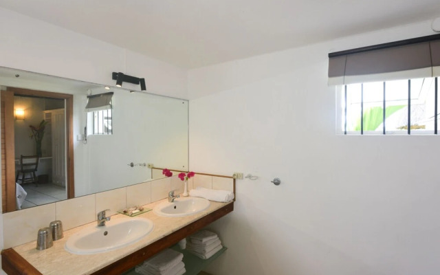 Veloutier Blanc Beachfront Villa by StayMauritius