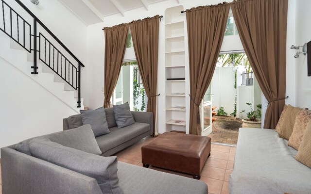 Courtyard on Higgo 6